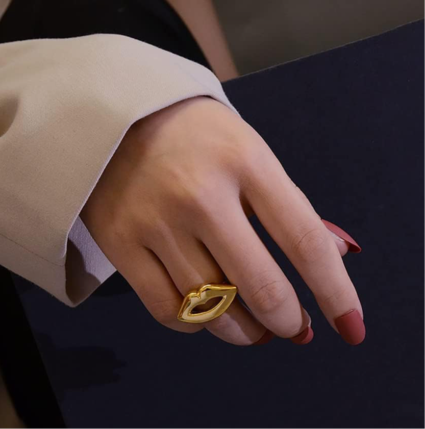Kiss ring