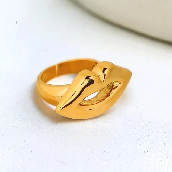Kiss ring