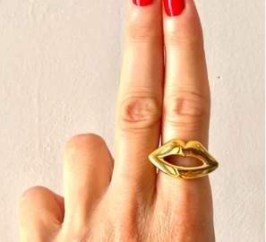 Kiss ring
