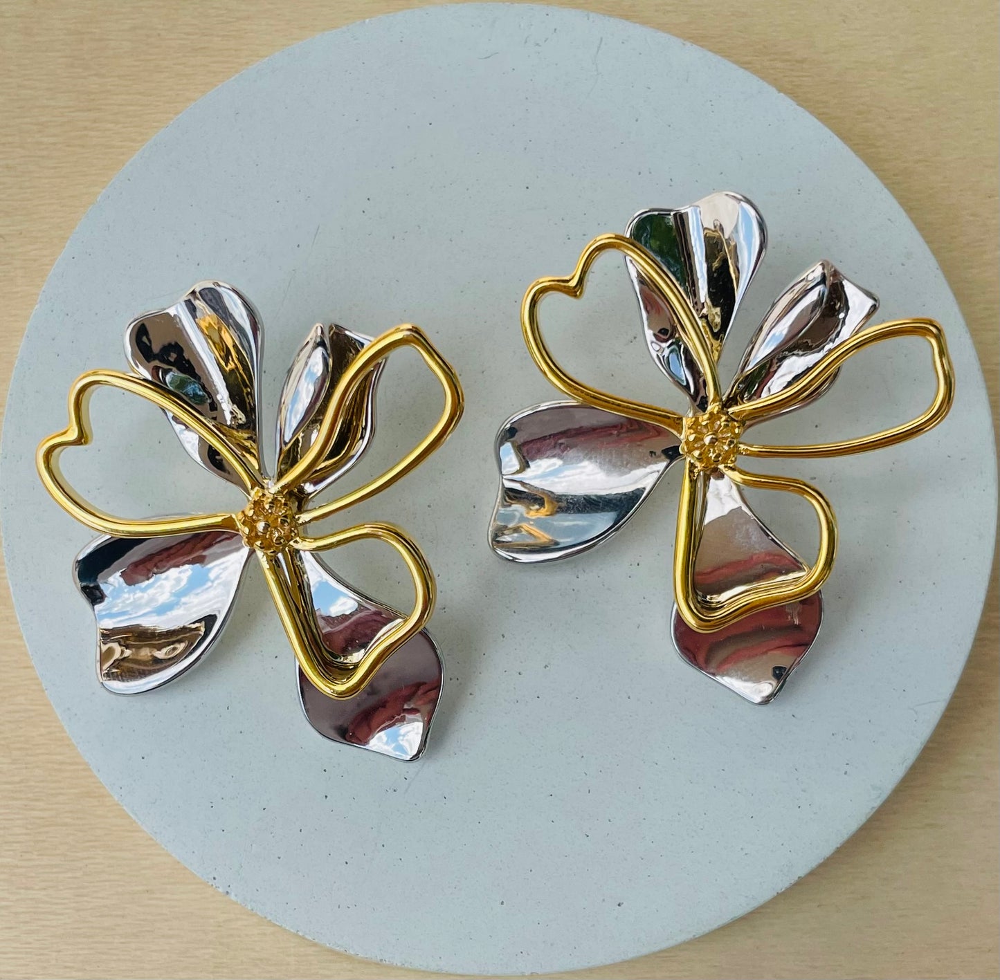 Gold/Silver flowers earrings