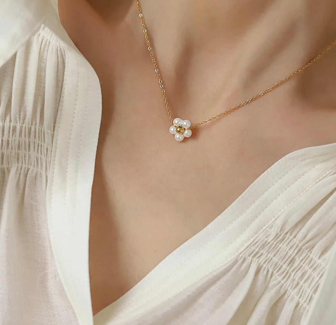 Pearl flower necklace