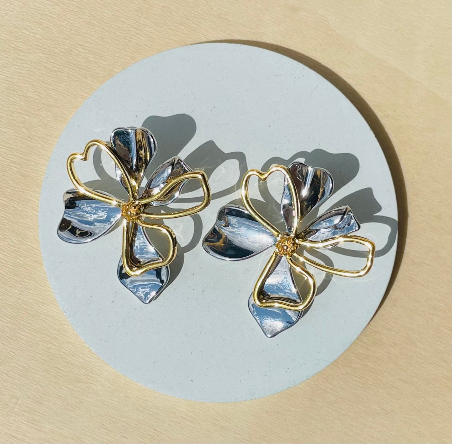 Gold/Silver flowers earrings